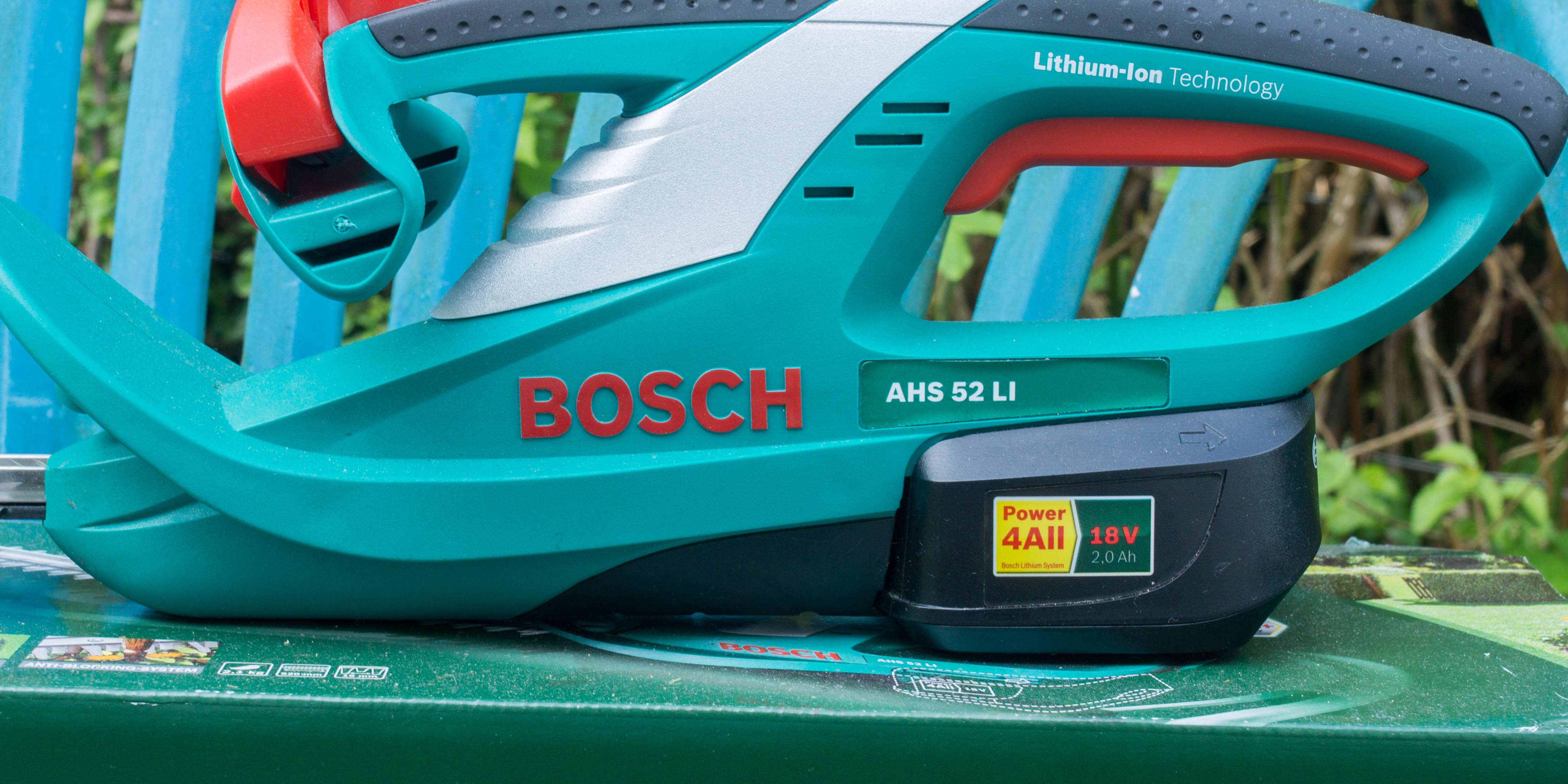 [Review] Bosch AHS 52 LI Akku-Heckenschere