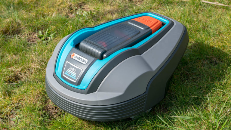 Der GARDENA Mähroboter R40Li im Test, taugen günstige Rasenmähroboter