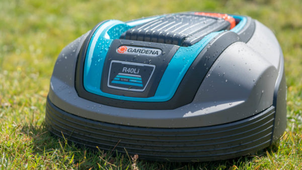 Der GARDENA Mähroboter R40Li im Test, taugen günstige Rasenmähroboter