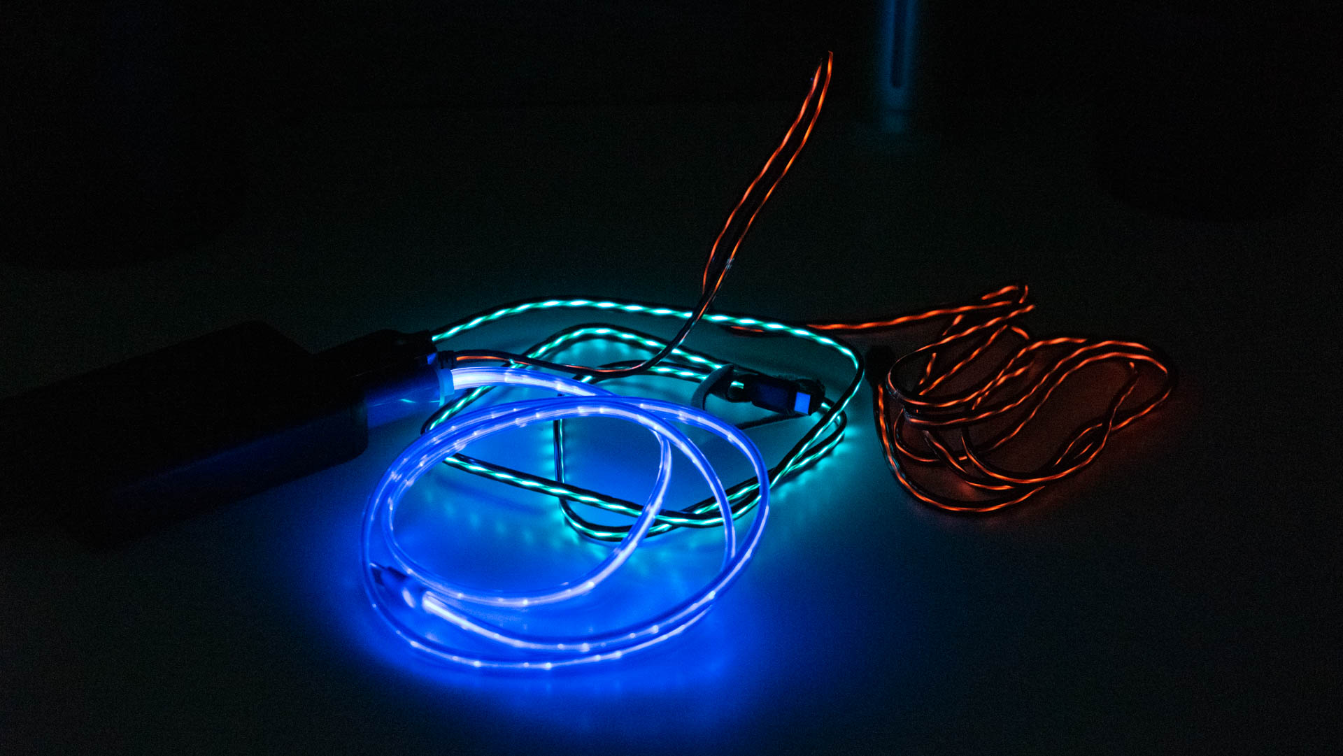 Micro-USB-Kabel mit LED Licht (blaue LEDS) - SmartGeocaching Onlineshop