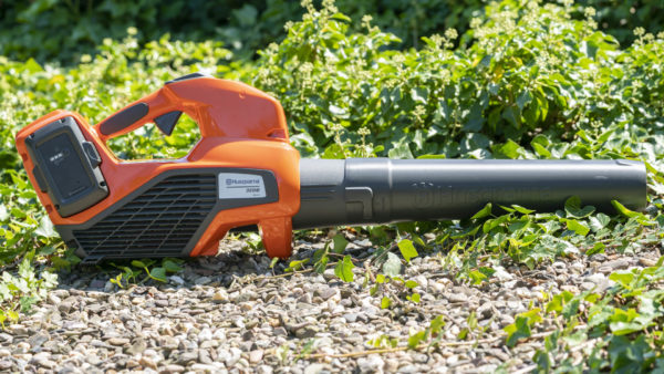 Test Husqvarna 320iB Laubbläser mit Akkubetrieb Techtest