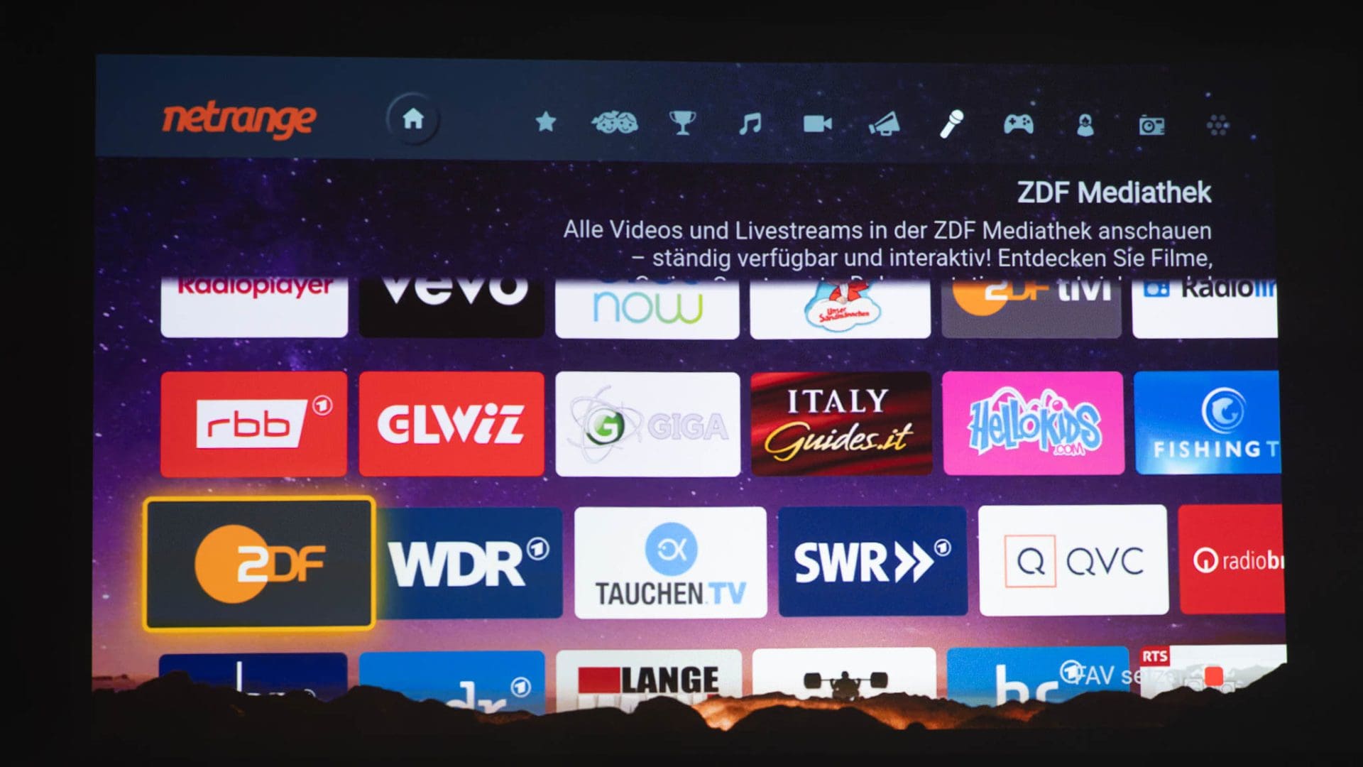 Der Dangbei Neo Smart Projector im Test, portable und gut! - Techtest