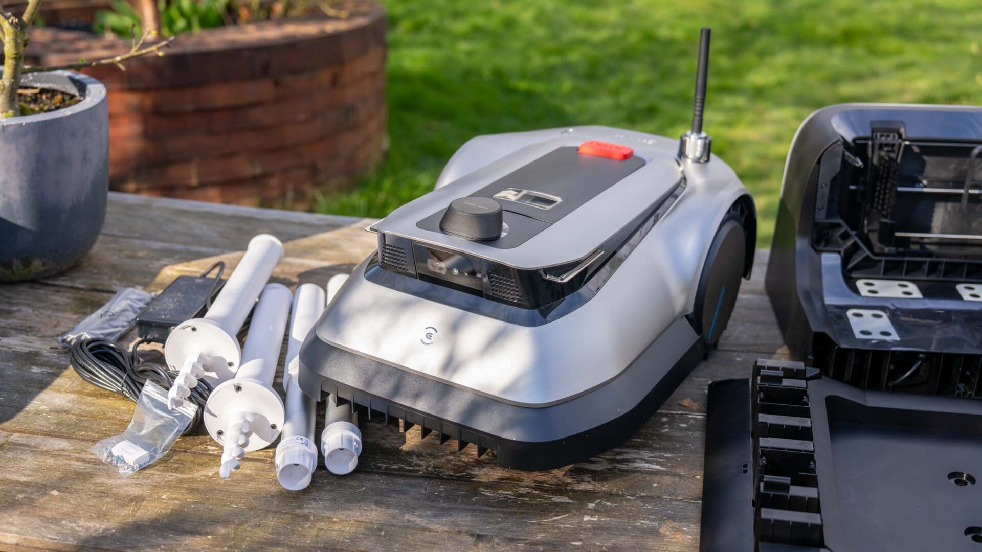 Der beste Mähroboter 2024, ECOVACS GOAT G12000 im Test und Vergleich