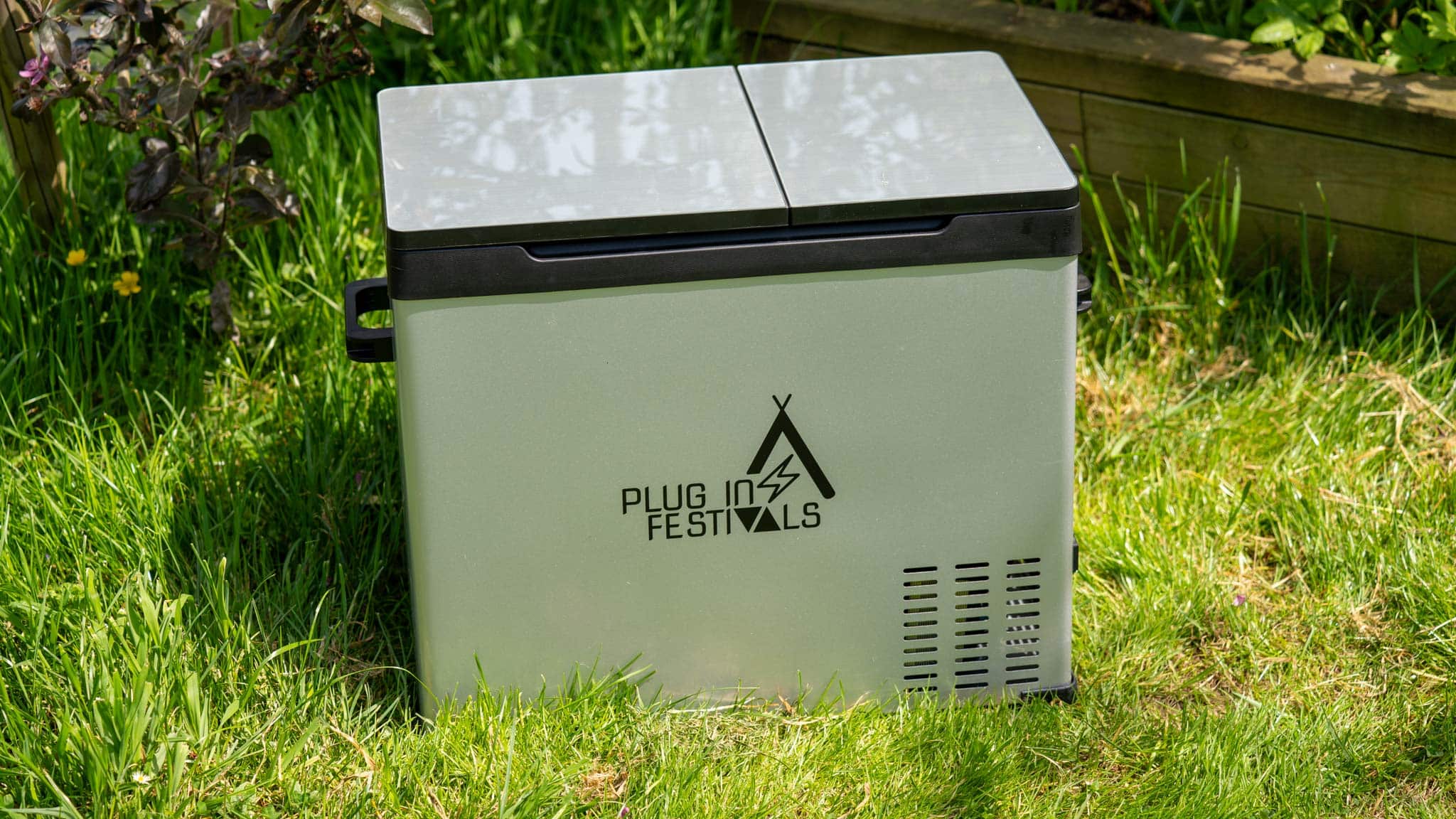 An excellent compressor cooler!  Plug-in Festivals IceCube 40 DUAL in the test