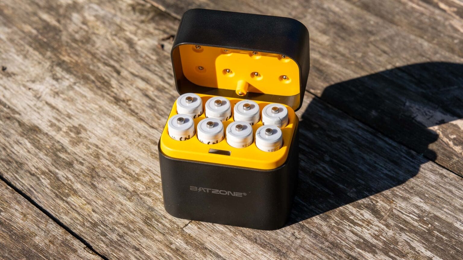 SURFOU AA Lithium Akkus 8-Pack - 1,5V 3700mWh Mit Ladegerät, 2000 Ladezyklen