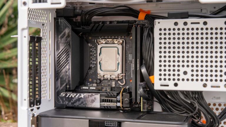 ASUS ROG Strix Z890-I Gaming WIFI Test: ITX-Mainboard mit Hive II und Thunderbolt 4