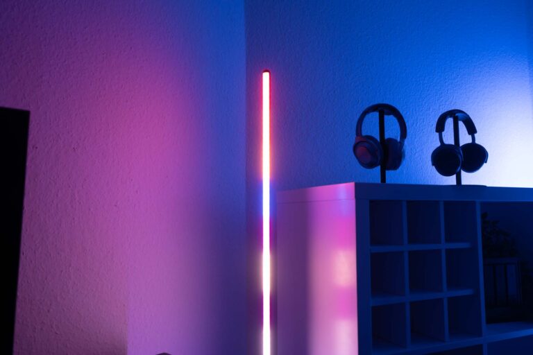 Govee RGBICW Eck-Stehlampe im Test: Indirektes Licht & smarte Features