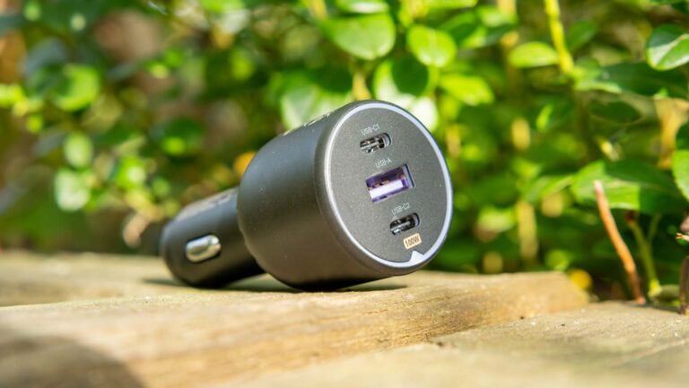 Das UGREEN CD293 130 W KFZ-Ladegerät im Test