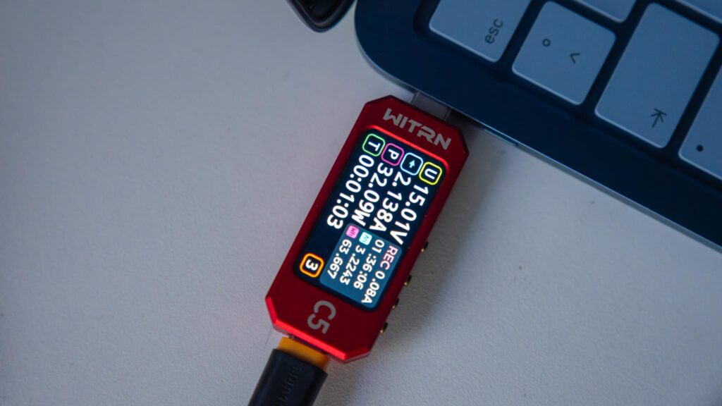 MacBook Neo Ladeleistung Test - Maximal 31–32 Watt