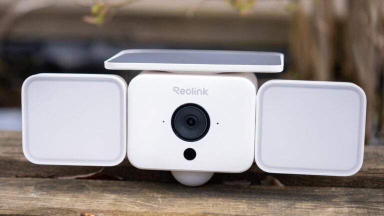 Tipp! Reolink Solar Floodlight Cam: Solar, Flutlicht und 2K-Kamera für unter 100 €