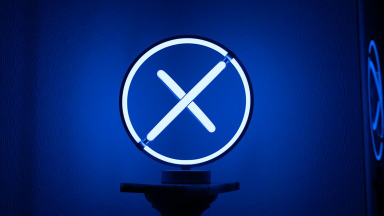 Lepro TB1 im Test – Smarte Tischlampe mit einzigartigem Planeten-Design und KI