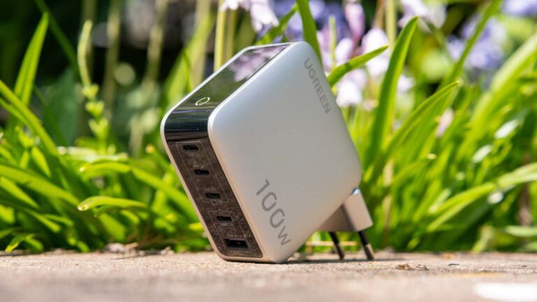 Das UGREEN Nexode Pro 100W mit Display und AVS im Test
