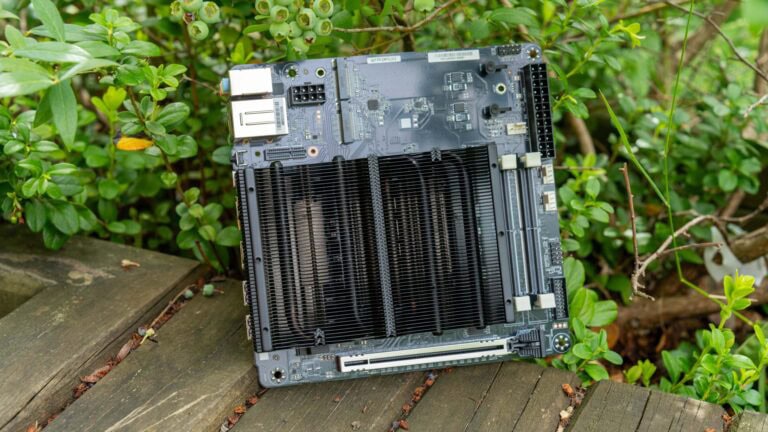 MINISFORUM BD895i SE im Test: ITX-Mainboard mit Ryzen 9 8945HX und Desktop-Power