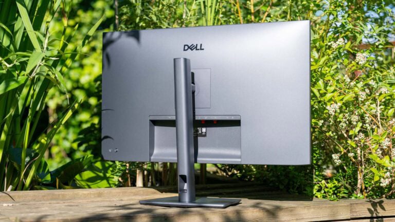Dell UltraSharp 32 4K QD-OLED Monitor U3226Q im Test: 4K QD-OLED mit integriertem Kolorimeter