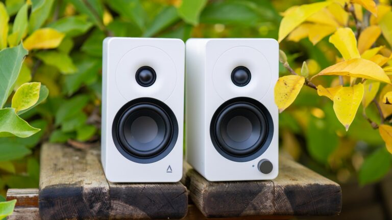 Creative XF1 im Test: Kompakte PC-Lautsprecher für kleine Schreibtische mit erstaunlich starkem Bass