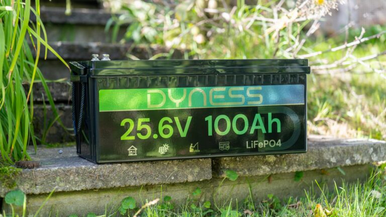 Dynesspower 24V 100Ah LiFePO4 Akku im Test: 105,6 % Kapazität und 2,7 kWh für rund 300 €