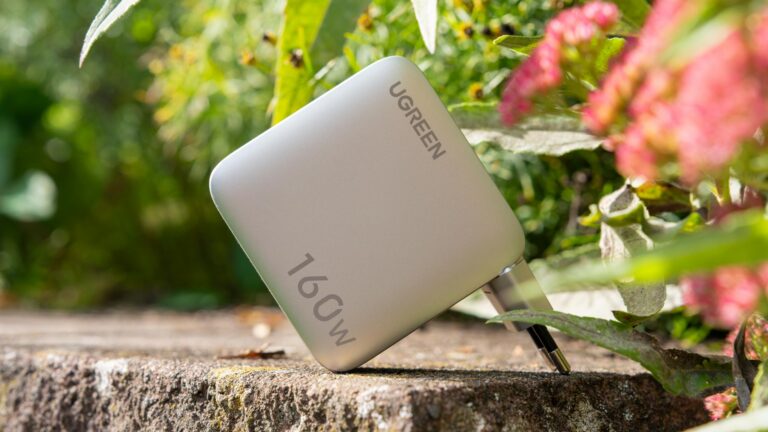UGREEN Nexode Pro 160W mit Display im Test: 5 Ports, 2x 140 W, PPS und AVS